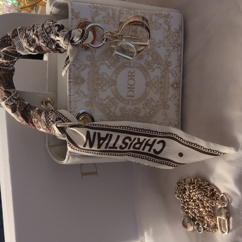 Stunning Beauty Novelty VIP Gift Mini Tote With Optional Crossbody Strap - Picture 5 of 6